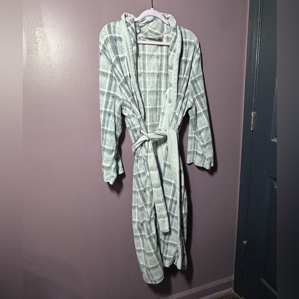 Croft & Barrow Gray Plaid Robe